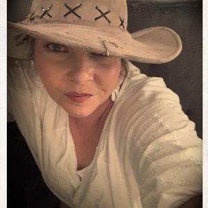 Meet your Posher, Jenn